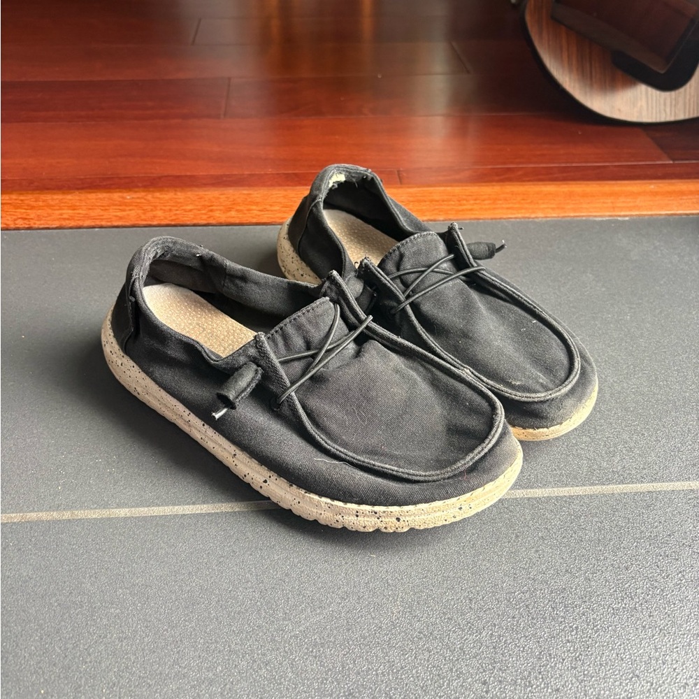Hey Dude Wally Canvas Slip-On Shoes | Size 6